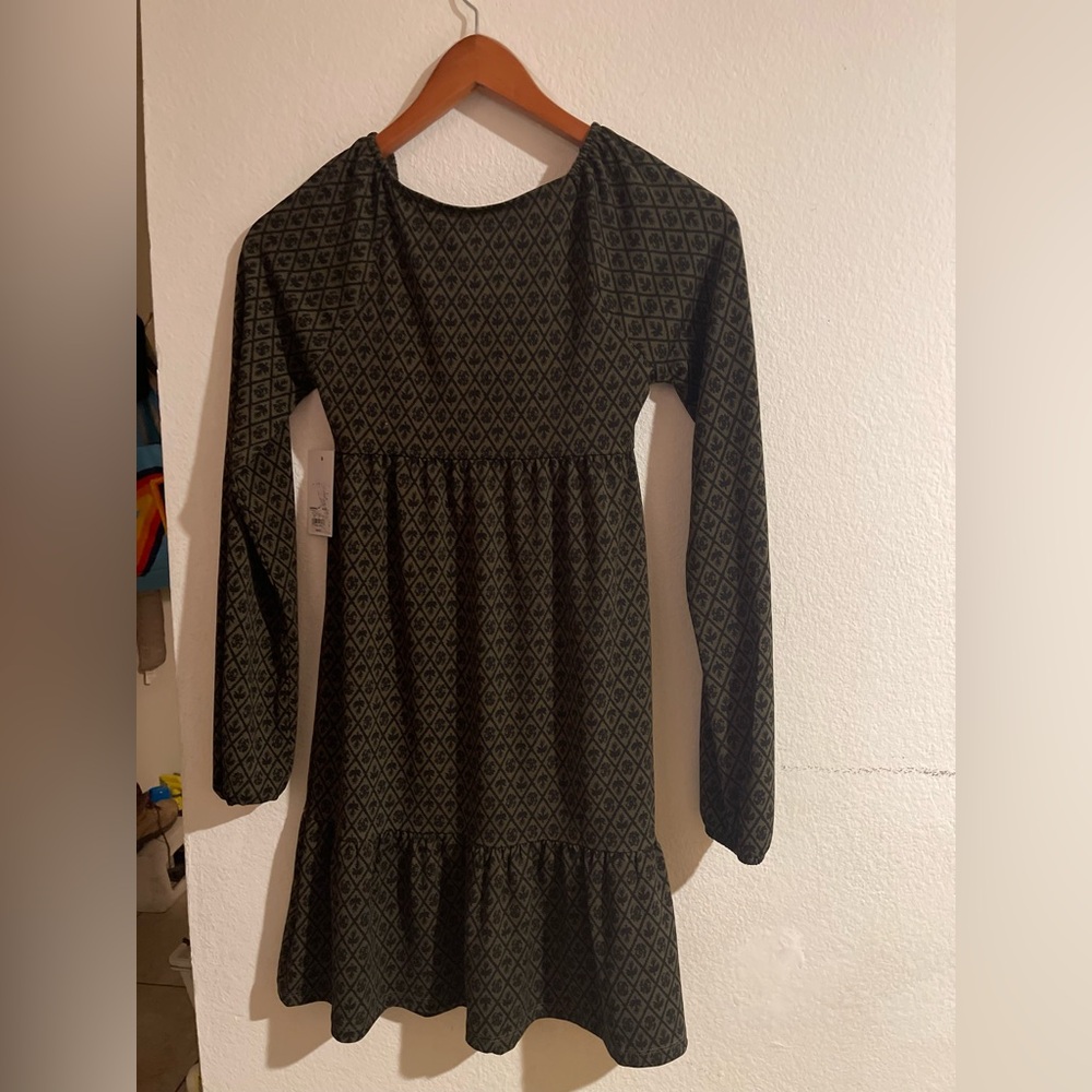 Dark Green w Blk, Xs, above your knee style, long sleeve beautiful